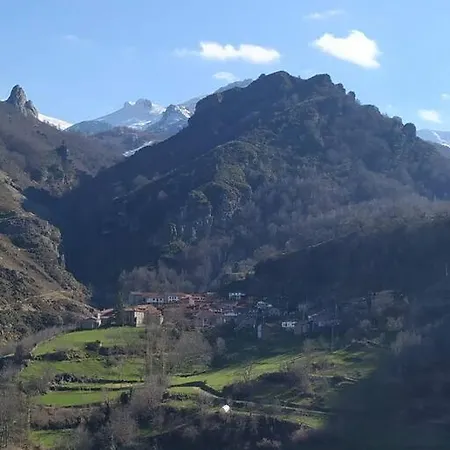 Сasa de vacaciones Casa Rústica En Con Vistas A La Montaña *