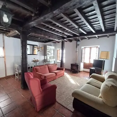 Casa Rústica En Con Vistas A La Montaña Сasa de vacaciones *