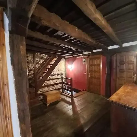 Casa Rústica En Con Vistas A La Montaña *