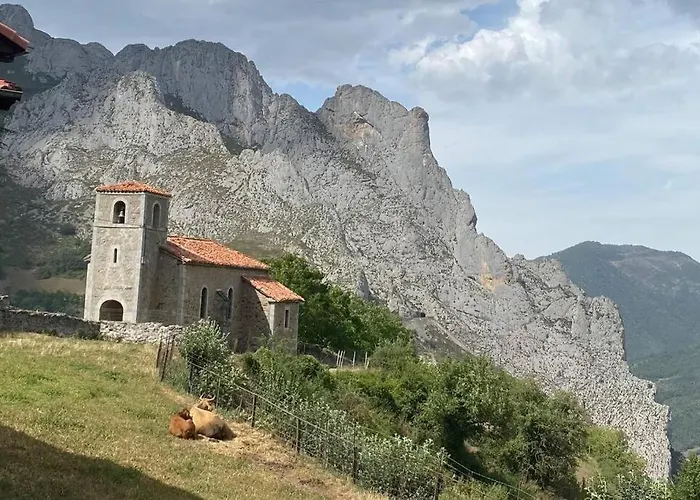 Holiday home Casa Rustica En Con Vistas A La Montana Dobres